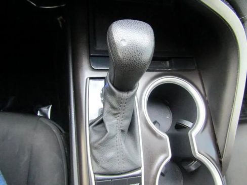 Used 2022 Toyota Camry LE image 19