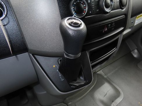 Used 2016 Mercedes-Benz Sprinter 2500 image 19