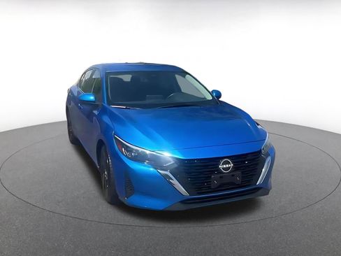 Used 2025 Nissan Sentra SV image 3