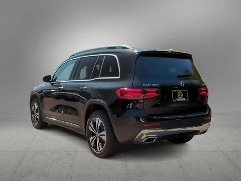 Used 2025 Mercedes-Benz GLB 250 4MATIC image 6