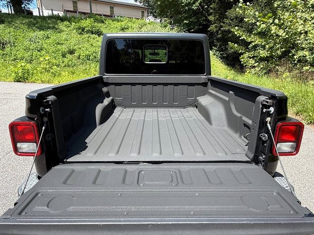 Used 2021 Jeep Gladiator Sport AWD/4WD image 8