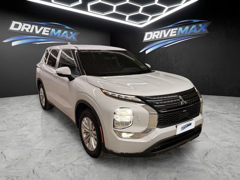 Used 2022 Mitsubishi Outlander ES AWD/4WD image 3
