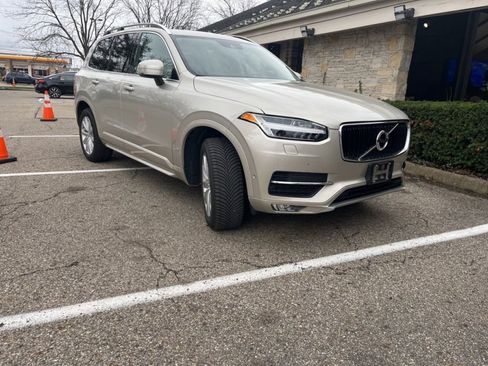 Used 2016 Volvo XC90 T6 Momentum w/ Momentum Plus Package image 7