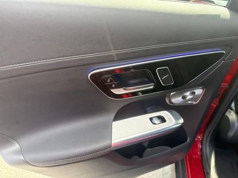 Used 2025 Mercedes-Benz GLC 300 image 22