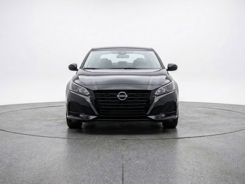 Used 2025 Nissan Altima 2.5 SV image 2