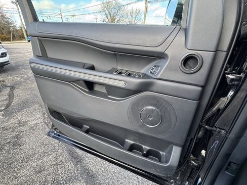 Used 2023 Ford Expedition XLT image 28