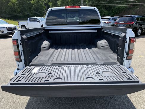 Used 2023 Nissan Frontier SV w/ SV Convenience Package RWD image 33
