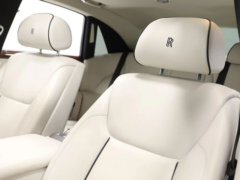 Used 2017 Rolls-Royce Ghost RWD image 19