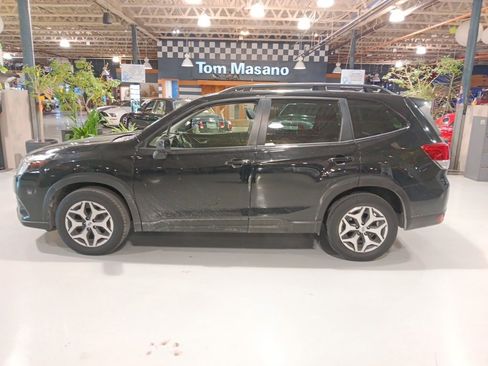 Used 2023 Subaru Forester Premium image 9