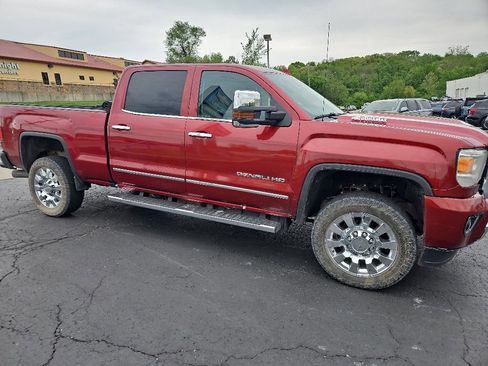 Used 2019 GMC Sierra 2500 Denali w/ Duramax Plus Package AWD/4WD image 5