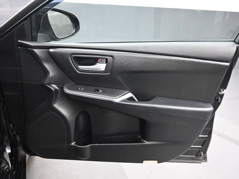 Used 2016 Toyota Camry SE w/ Protection Package (Q2) FWD image 38