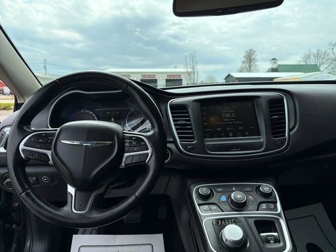 Used 2017 Chrysler 200 Limited Platinum FWD image 9