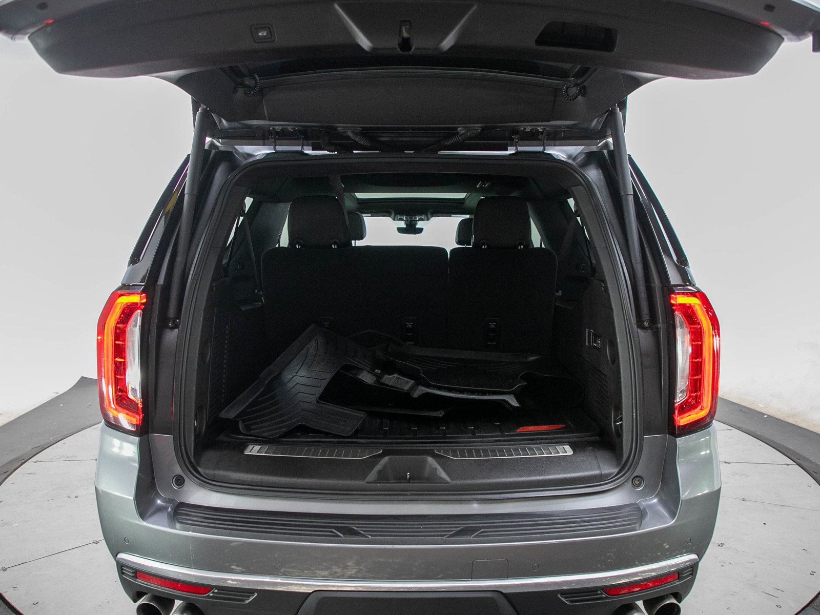 Used 2021 GMC Yukon XL Denali w/ Denali Premium Package AWD/4WD image 18