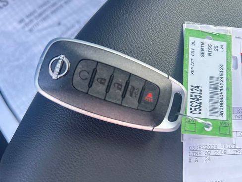 Used 2025 Nissan Sentra SR w/ SR Premium Package image 30