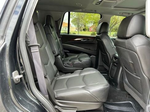 Used 2016 Cadillac Escalade Luxury AWD/4WD image 19