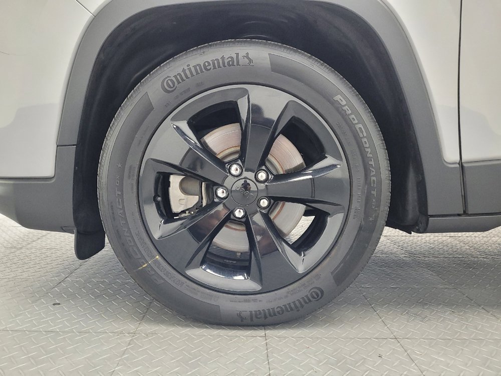 Used 2020 Jeep Cherokee Latitude Plus FWD image 31