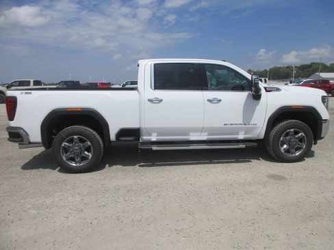 New 2026 GMC Sierra 3500 SLT w/ SLT Premium Package AWD/4WD image 3