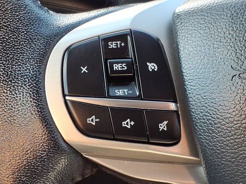 Used 2022 Ford Explorer XLT w/ Equipment Group 202A AWD/4WD image 24