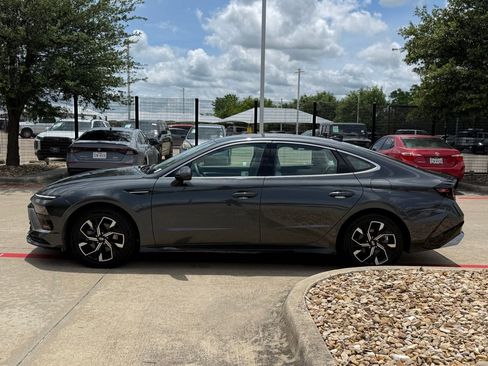 Used 2025 Hyundai Sonata SEL FWD image 2