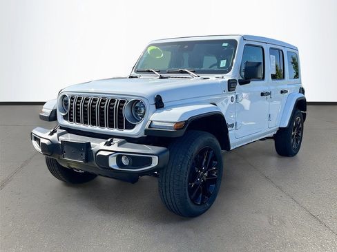 Used 2025 Jeep Wrangler Unlimited Sahara w/ Safety Group image 3