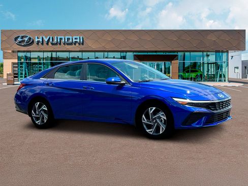 New 2025 Hyundai Elantra Limited image 10