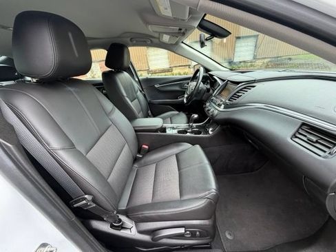 Used 2019 Chevrolet Impala LT FWD image 12
