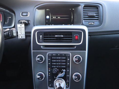 Used 2016 Volvo V60 T5 Cross Country Platinum image 35