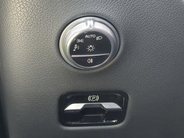 Used 2025 Mercedes-Benz GLC 300 image 25