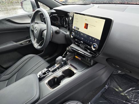 Used 2025 Lexus NX 350 F Sport image 11