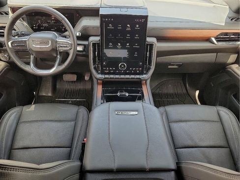 Used 2025 GMC Yukon Denali w/ Sun & Power Step Package AWD/4WD image 11