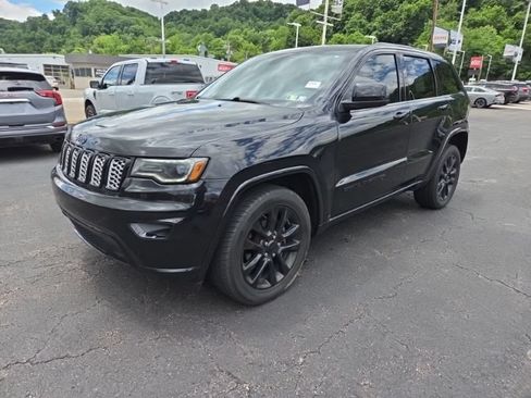 Used 2020 Jeep Grand Cherokee Altitude AWD/4WD image 3