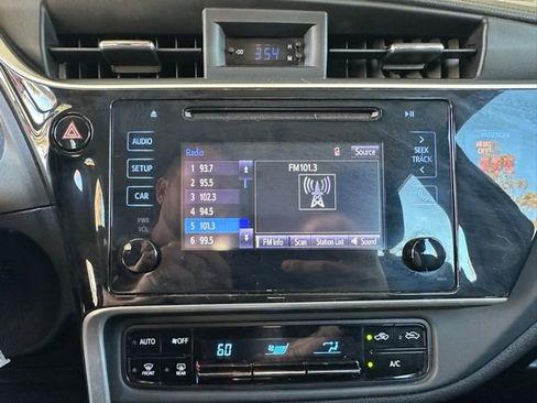 Used 2018 Toyota Corolla LE image 15