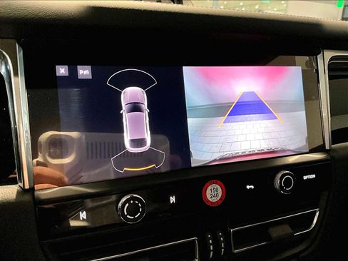 Used 2025 Porsche Macan image 28