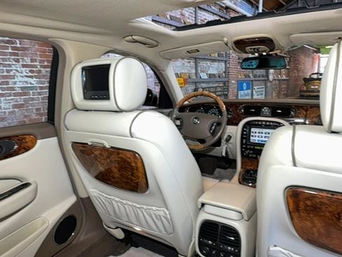 Used 2007 Jaguar XJ8 L RWD image 90