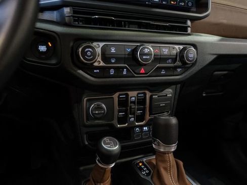 Used 2025 Jeep Gladiator Sport image 69