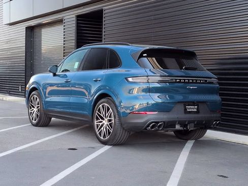 Certified 2026 Porsche Cayenne AWD/4WD image 3