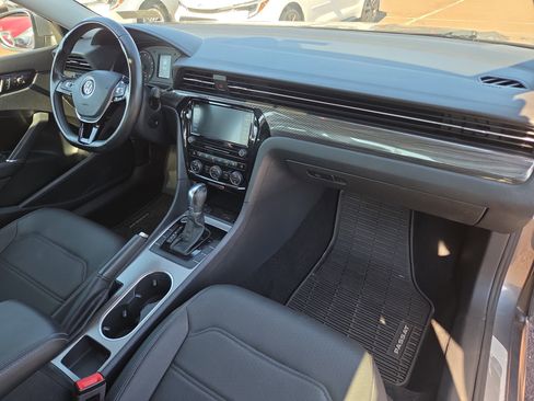 Used 2020 Volkswagen Passat 2.0T R-Line image 18