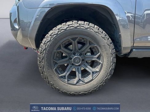 Used 2022 Toyota 4Runner TRD Off-Road Premium w/ TRD Black Wheel Package (TMS) AWD/4WD image 9
