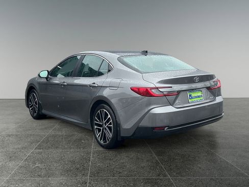Used 2025 Toyota Camry XLE AWD/4WD image 5