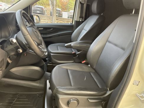 Used 2023 Mercedes-Benz Metris image 21