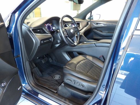 Used 2022 Buick Enclave Avenir w/ Avenir Technology Package AWD/4WD image 10