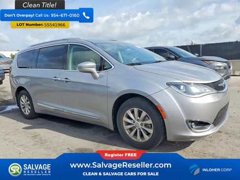 Used 2018 Chrysler Pacifica Touring-L FWD image 5
