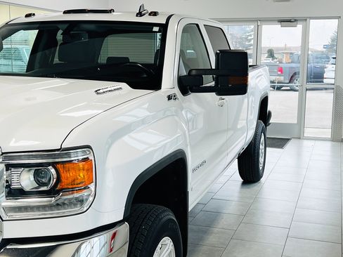 Used 2019 GMC Sierra 2500 SLE image 2