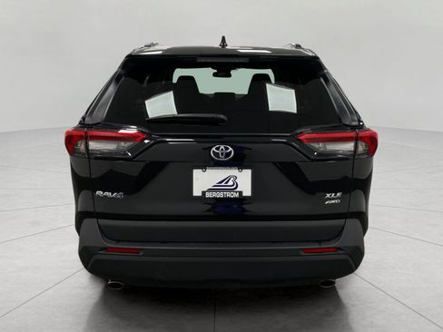 Used 2025 Toyota RAV4 XLE AWD/4WD image 5