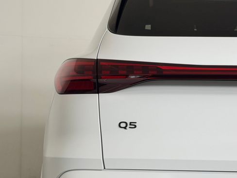 Used 2025 Audi Q5 Premium w/ Convenience Package AWD/4WD image 29