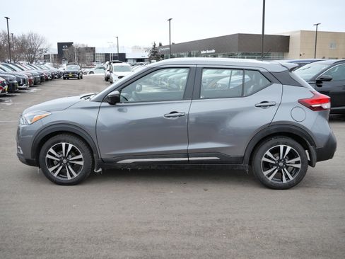 Used 2019 Nissan Kicks SR w/ SR Premium Package image 4
