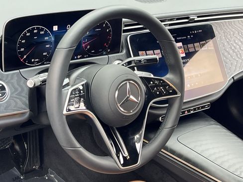 Used 2025 Mercedes-Benz E 350 4MATIC Sedan image 21