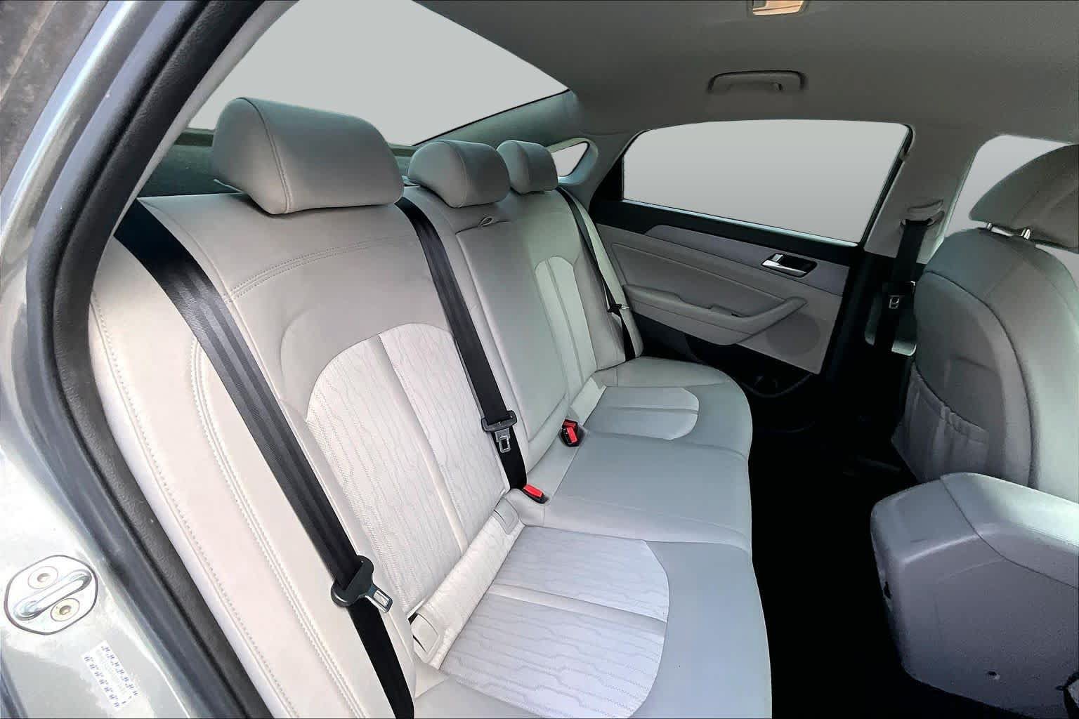 Used 2017 Hyundai Sonata SE FWD image 19