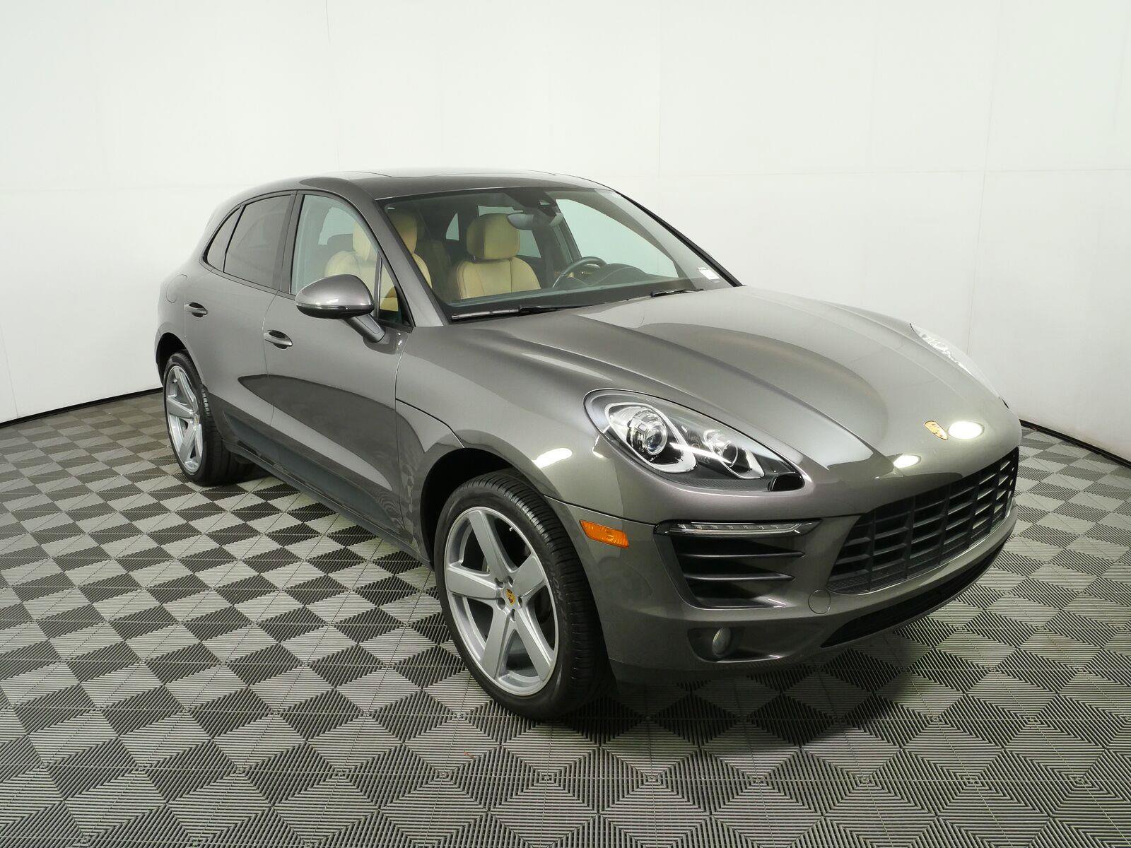 Used 2018 Porsche Macan AWD/4WD image 24