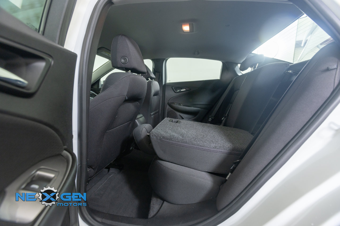 Used 2023 Chevrolet Malibu RS FWD image 32